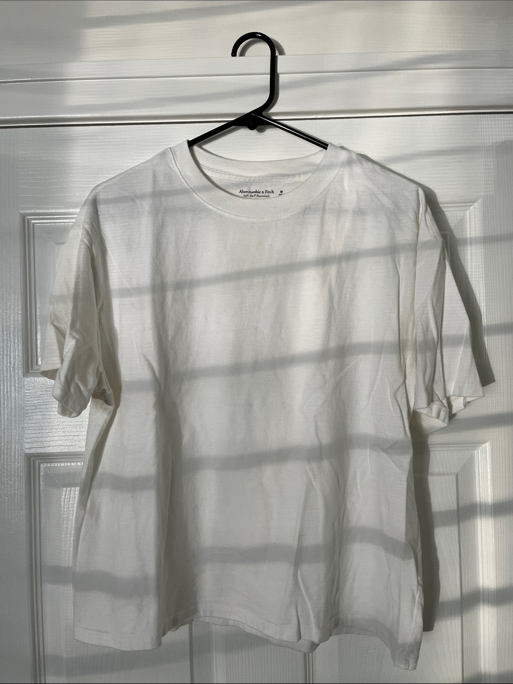 Abercrombie & Fitch Medium White Cropped Tee